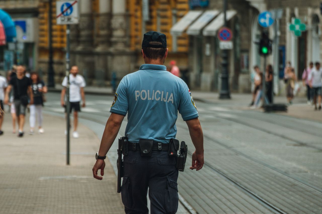 Za birokratski aparat ima novca, a policajce plaćamo 1.200 eura